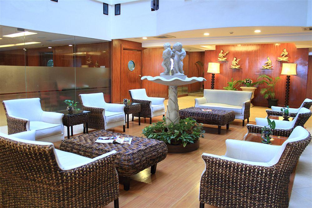 Shilton Royale Hotel Бангалор Екстериор снимка