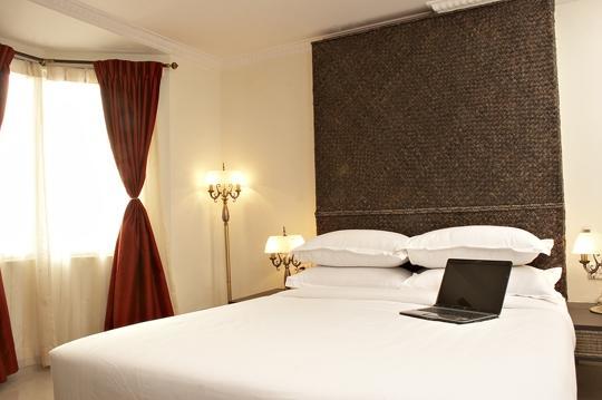 Shilton Royale Hotel Бангалор Екстериор снимка
